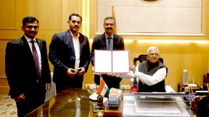 राज्यपाल श्री पटेल से भारत निर्वाचन आयोग के पदाधिकारी मिले